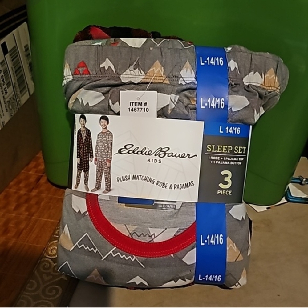 Eddie Bauer Youth 3-piece Pajama Set Plush matching robe and Pajama Set nwt